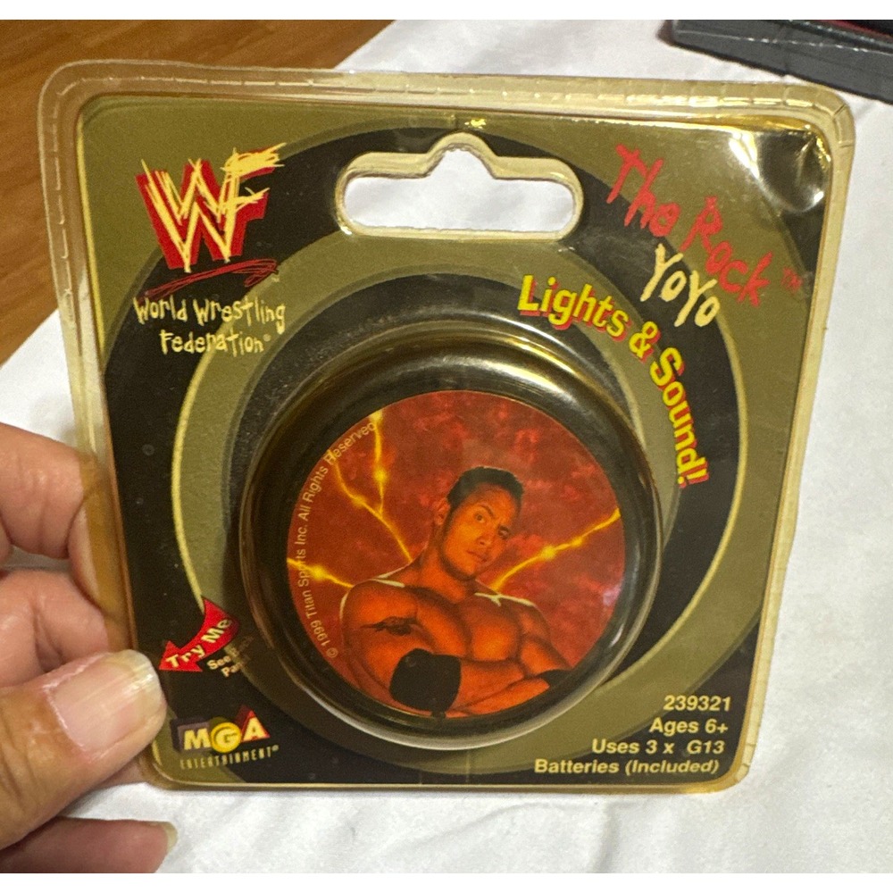 MGA Entertainment WWF The Rock Yo-Yo Lights & Sound 1999 WA2069 Age 6+